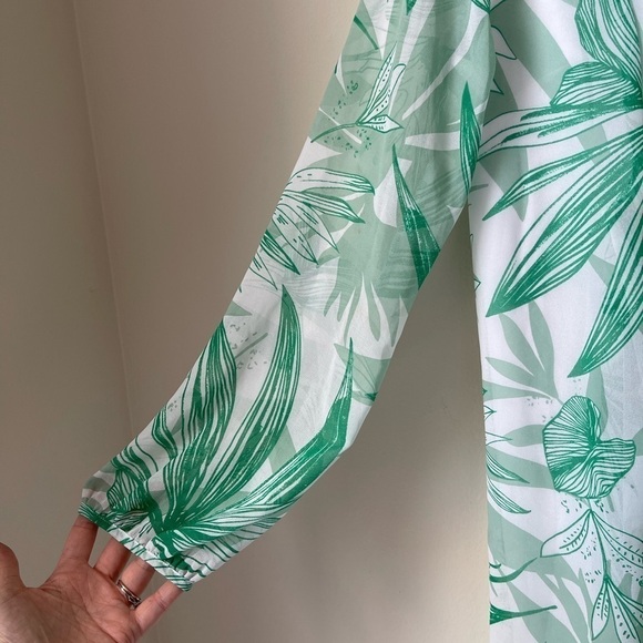 BCBGeneration White Green Palm-Print Shift V Neck Dress Satin Size Medium - Picture 6 of 14